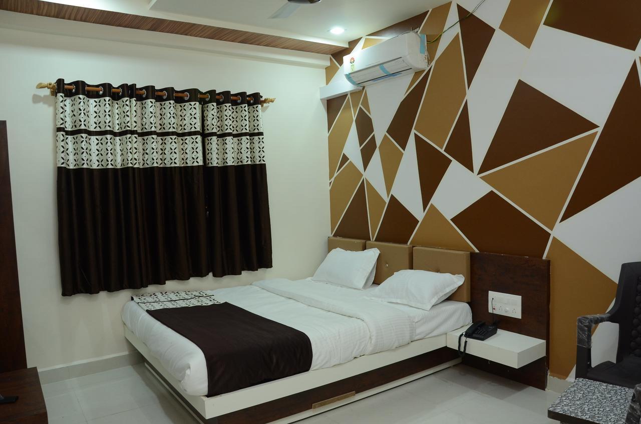 Hotel Bansidhar โสมนัส ภายนอก รูปภาพ