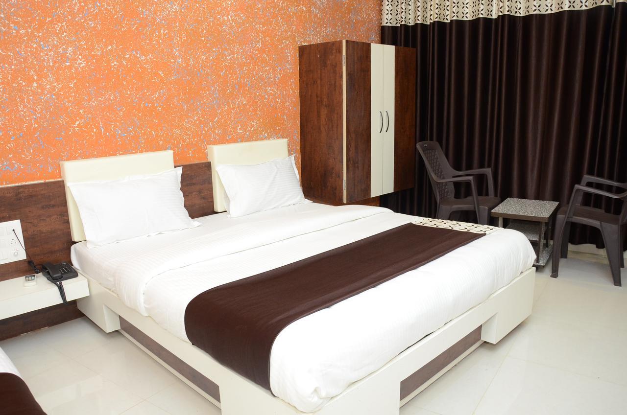 Hotel Bansidhar โสมนัส ภายนอก รูปภาพ