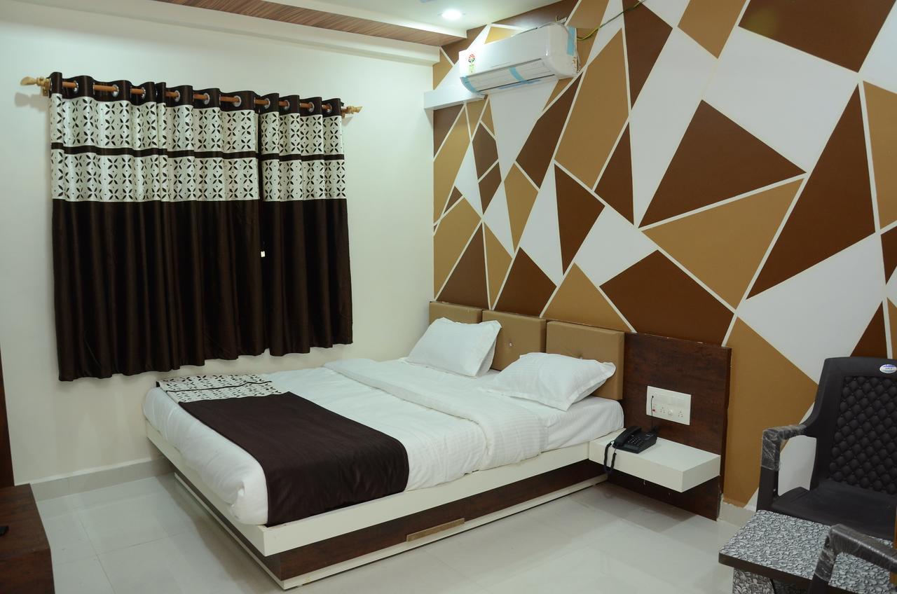 Hotel Bansidhar โสมนัส ภายนอก รูปภาพ
